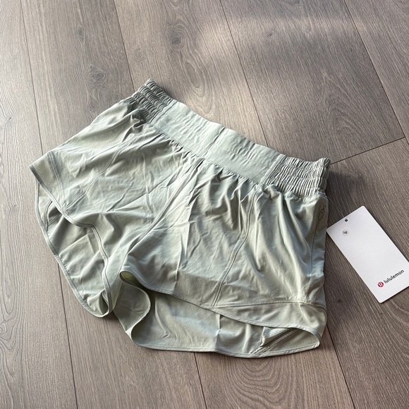 NWT Lululemon Hotty Hot High-Rise Lined Short 2.5"
Fog Green Size 12 - Picture 2 of 7
